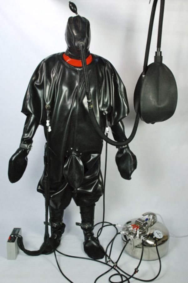 Eindrücke zu Serious Kit Heavy Rubber Suit & Milker