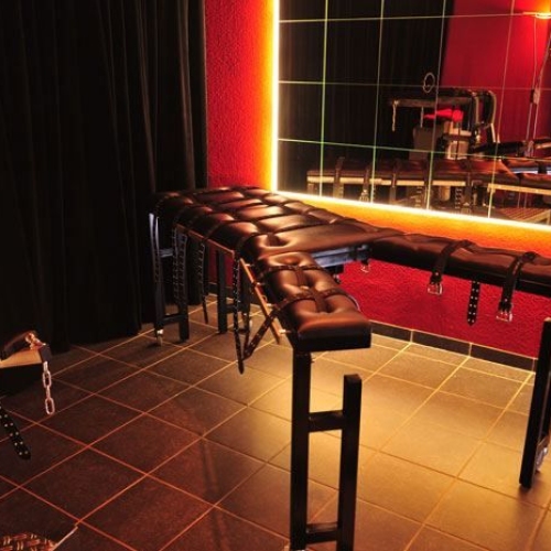 Foto 29 von 35 - Latexsuite