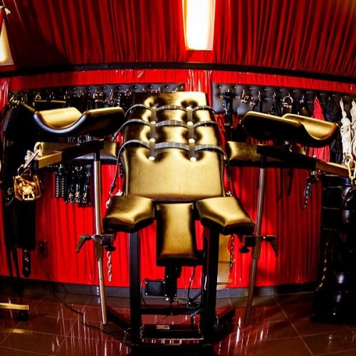 Foto 26 von 35 - Latexsuite