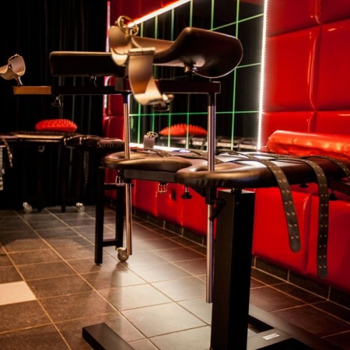 Foto 11 von 35 - Latexsuite