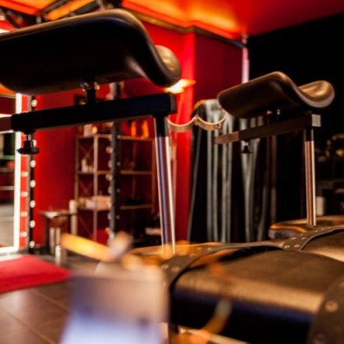 Foto 10 von 35 - Latexsuite