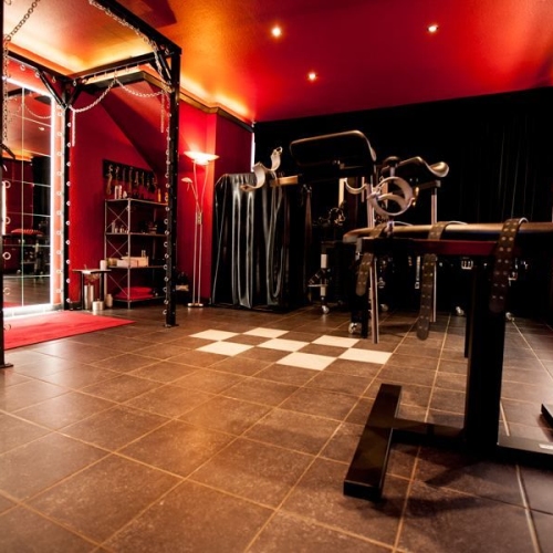 Foto 5 von 35 - Latexsuite