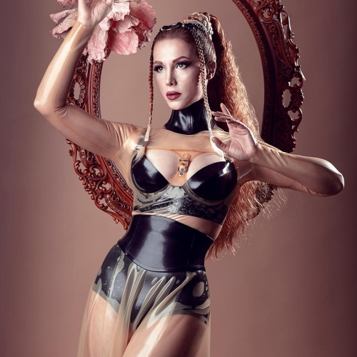 Foto 2 von 189 - Chloe Savage