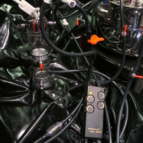 Foto 4 von 5 - Serious Kit Rubber Suit & Milker