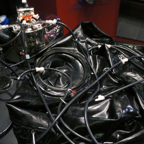 Foto 2 von 5 - Serious Kit Rubber Suit & Milker