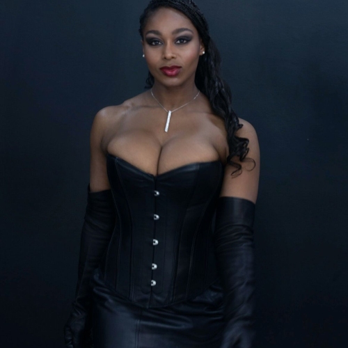 Foto 10 von 12 - Mistress Olympya