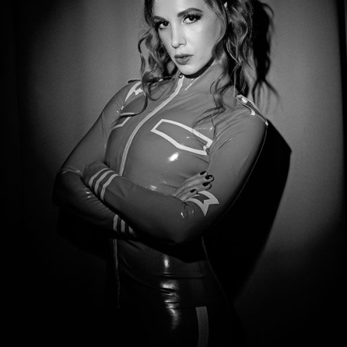 Foto 45 von 189 - Chloe Savage