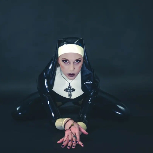 Foto 32 von 189 - Chloe Savage