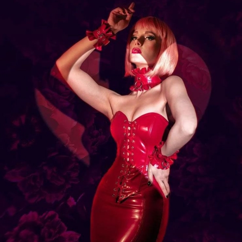 Foto 26 von 189 - Chloe Savage