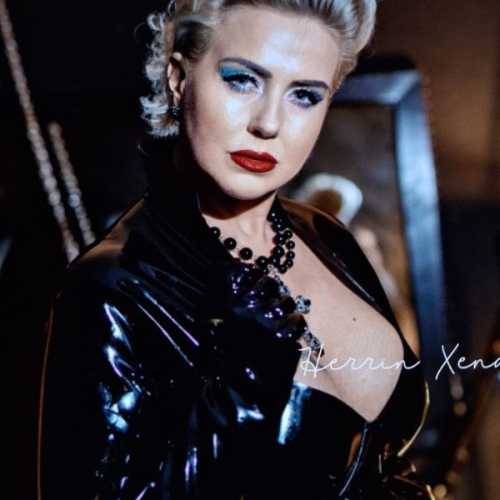 Photo 30 of 39 - Mistress Xena 