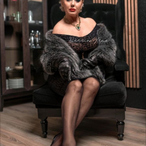 Photo 26 of 39 - Mistress Xena 