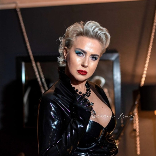 Photo 25 of 39 - Mistress Xena 