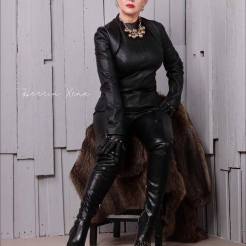 Photo 19 of 39 - Mistress Xena 