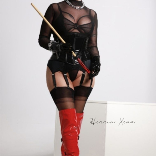 Photo 15 of 39 - Mistress Xena 