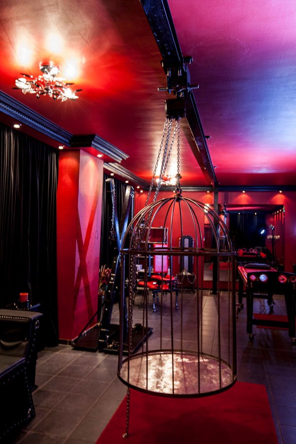 Themed room rental to private couples - House Of Bizarre Dreams Düsseldorf